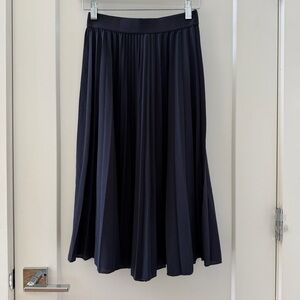 H&M NAVY BLUE PLEATED A-LINE SKIRT SIZE 6